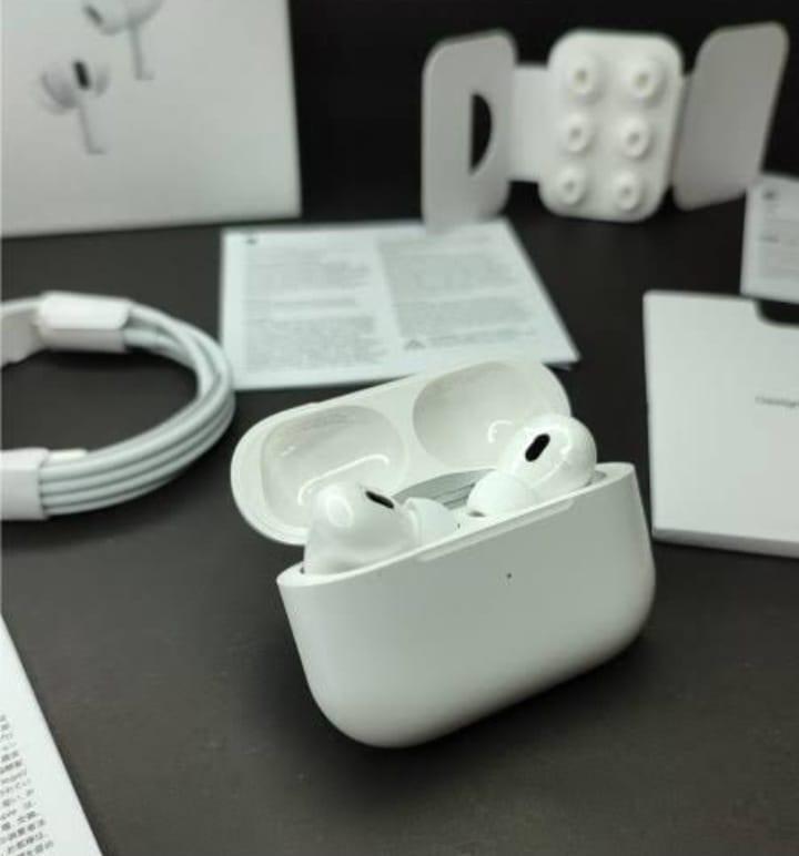 White Airpods with Advanced Noise Cancellation - 1 Pcs
